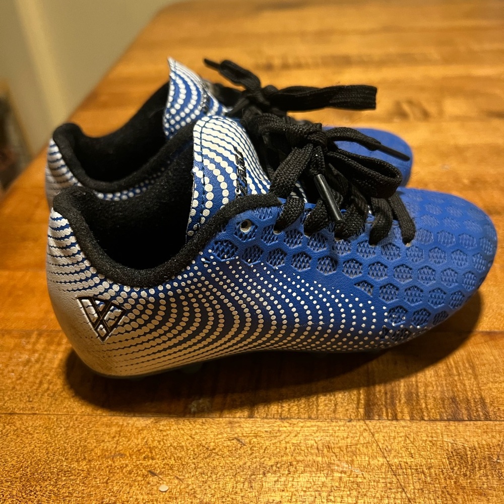 Child cleats